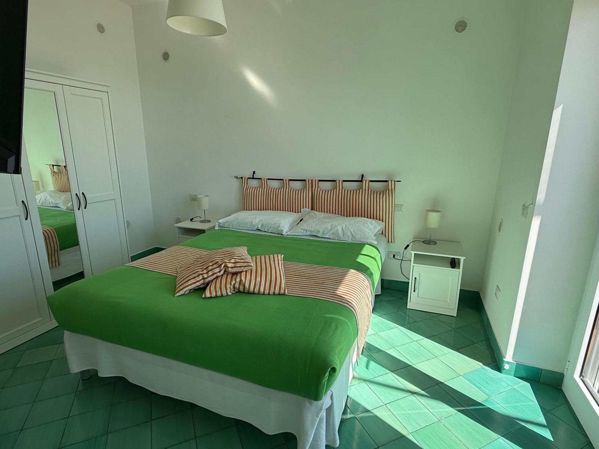 Willa Casa Gabriella - Amalfi Coast - Free Parking - Full Sea View Vietri Zewnętrze zdjęcie