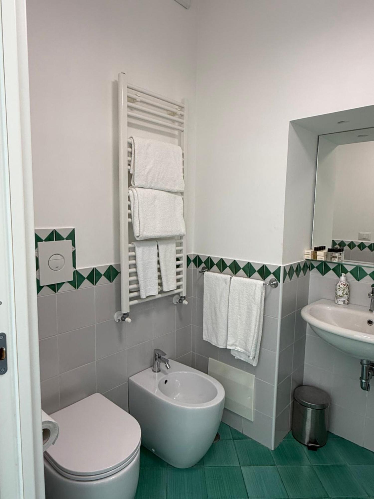 Willa Casa Gabriella - Amalfi Coast - Free Parking - Full Sea View Vietri Zewnętrze zdjęcie
