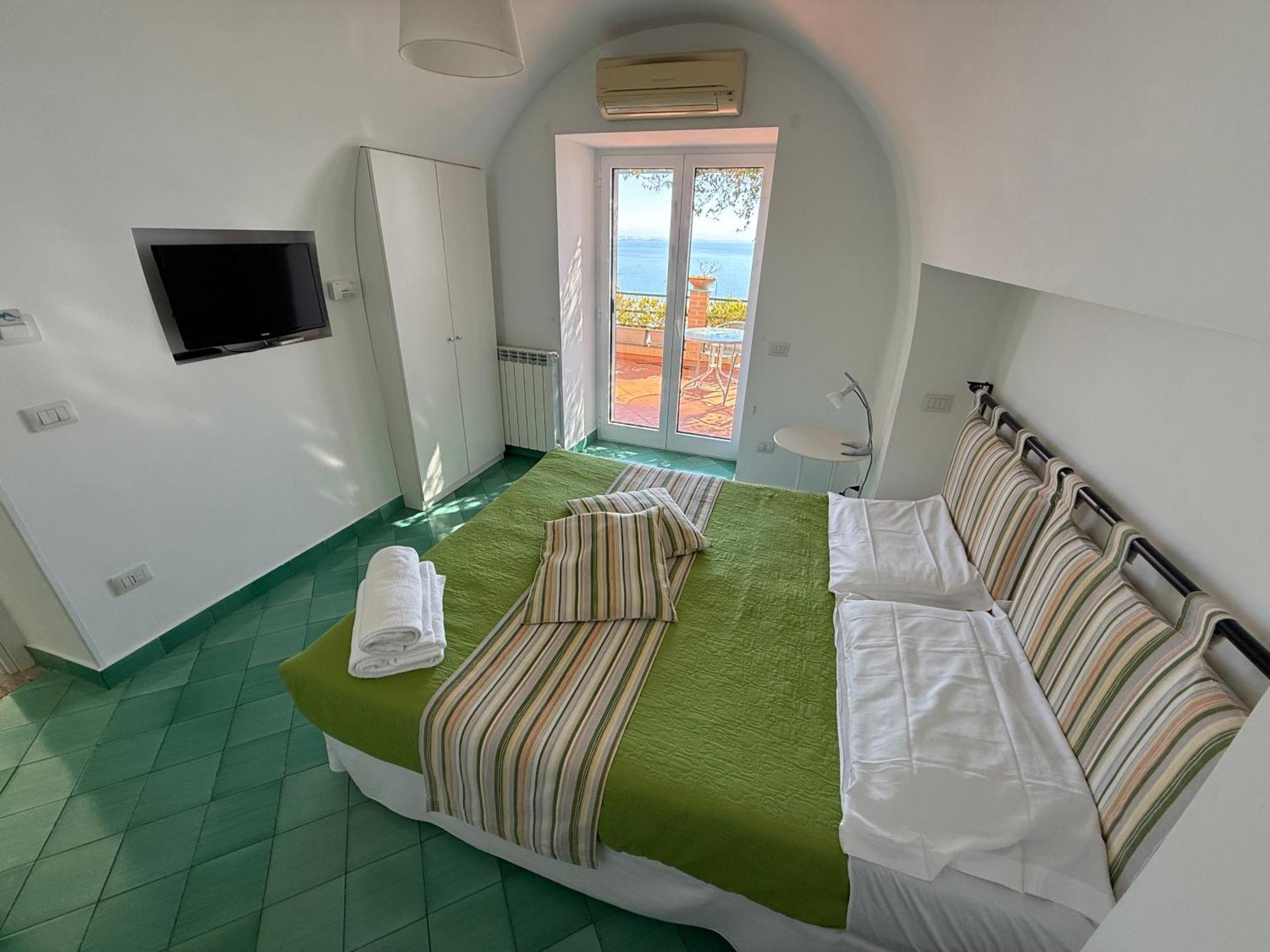 Willa Casa Gabriella - Amalfi Coast - Free Parking - Full Sea View Vietri Zewnętrze zdjęcie