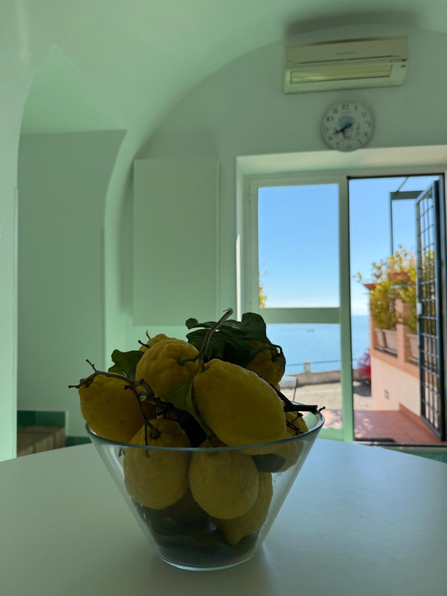 Willa Casa Gabriella - Amalfi Coast - Free Parking - Full Sea View Vietri Zewnętrze zdjęcie